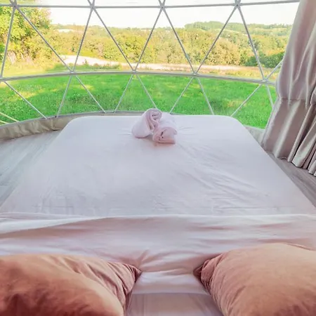 Au Champ De L'insolite *