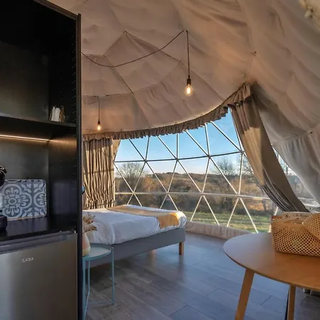 Au Champ De L'insolite *