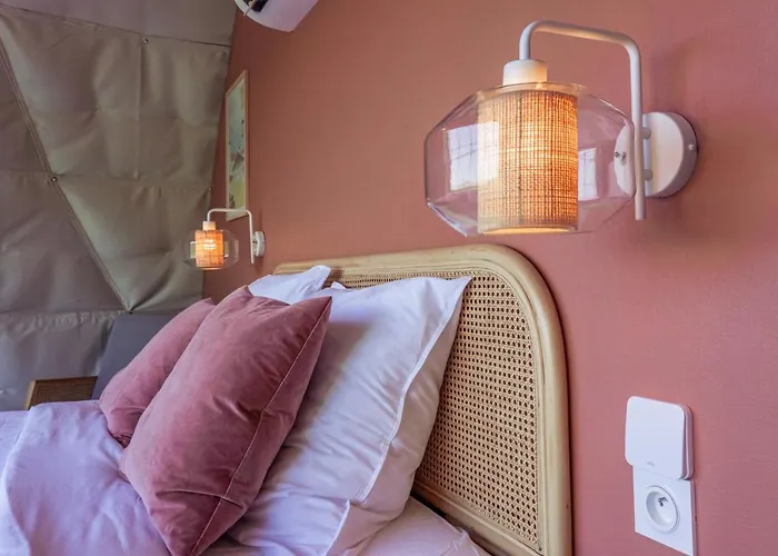 Au Champ De L'insolite *