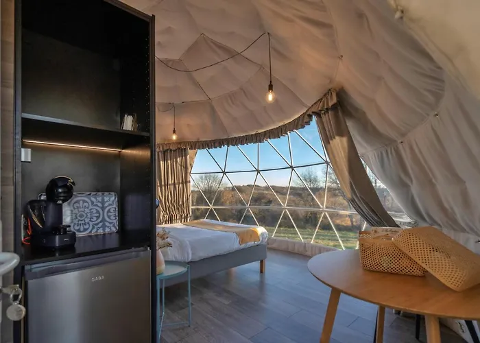 Au Champ De L'insolite *