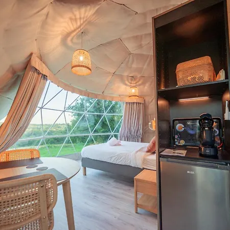Luxury tent Au Champ De L'insolite Miers