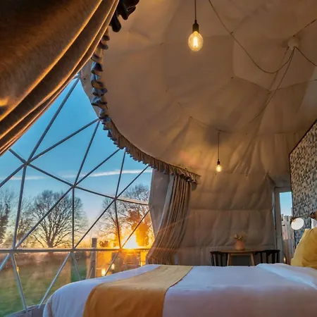 Au Champ De L'insolite Luxury tent