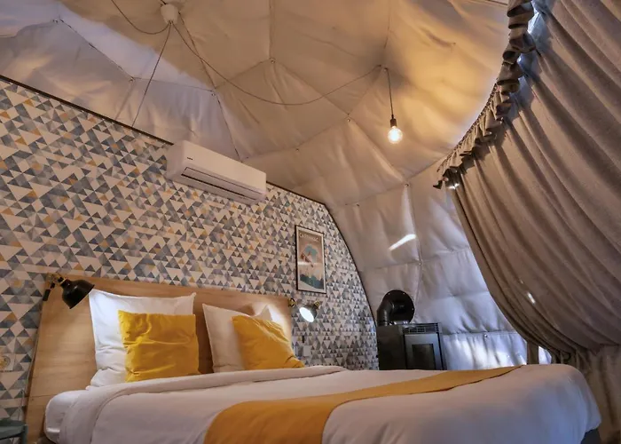 Au Champ De L'insolite *